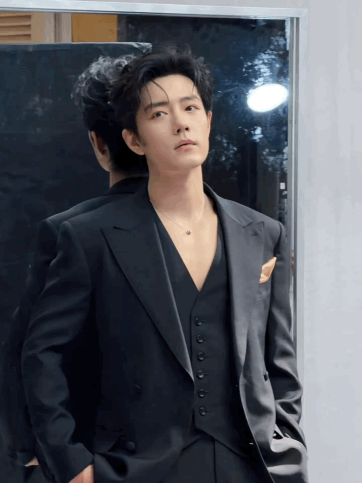 肖战的神颜可以守护地球和平！速速转动图肖战