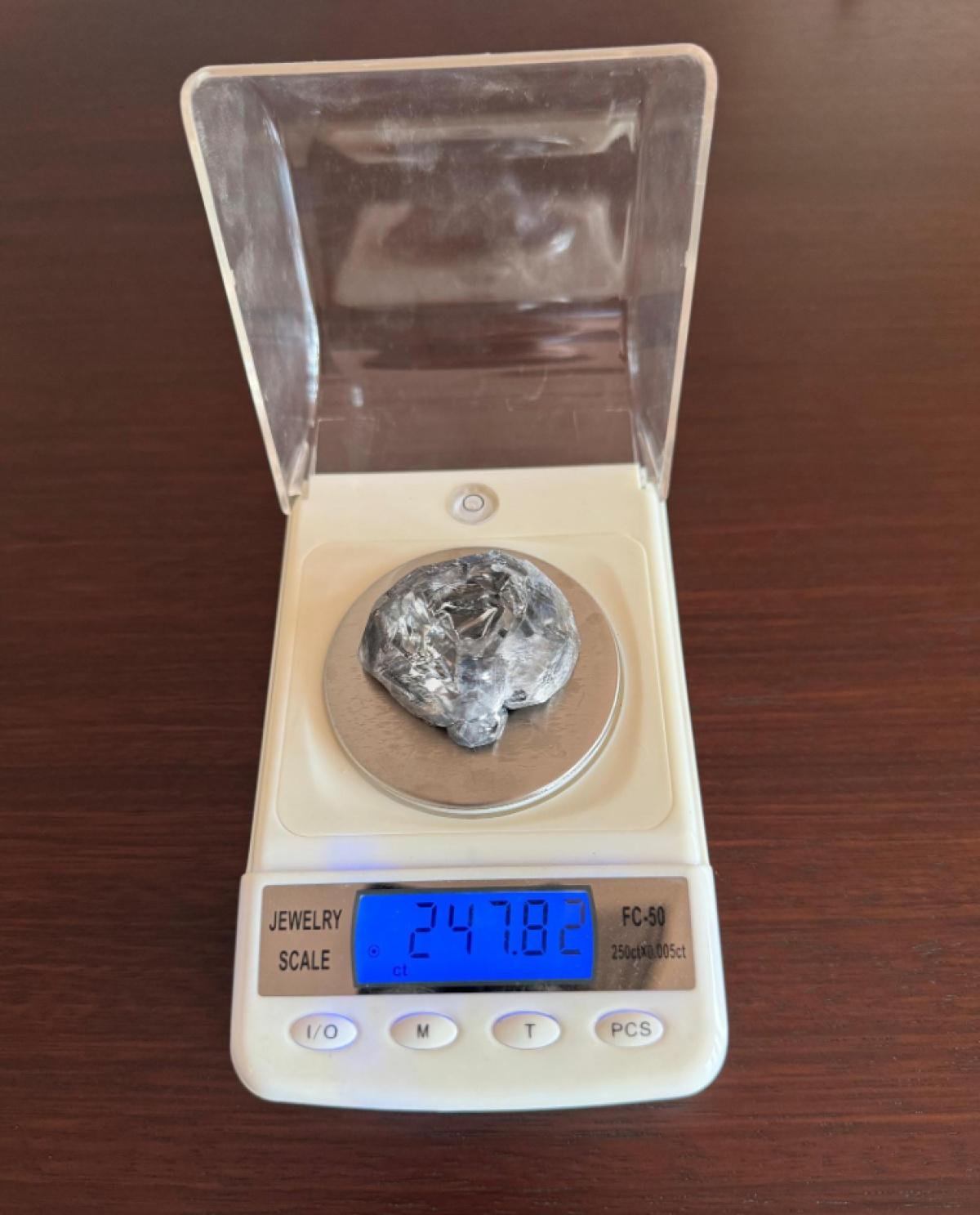 河南力量钻石生产出鸡蛋大小人造钻石，以前提起钻石都是鸽子蛋，现在直接给你整个鸡蛋