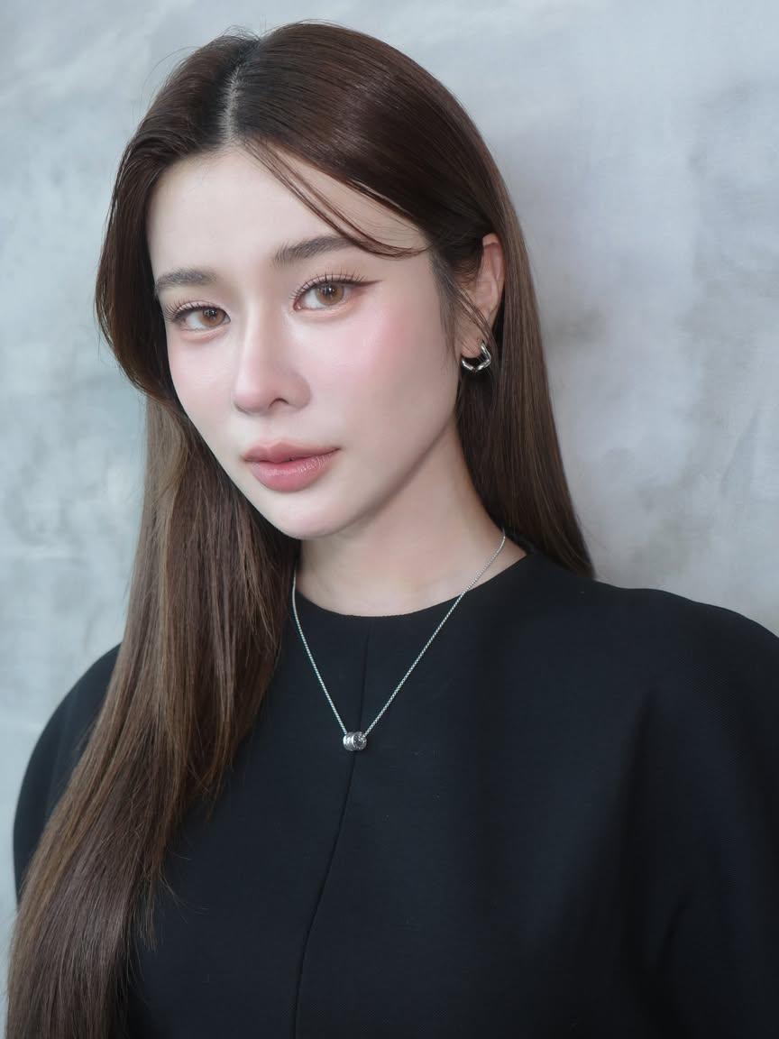 那天虽然直播还有点没恢复，不过妆造美美嘟