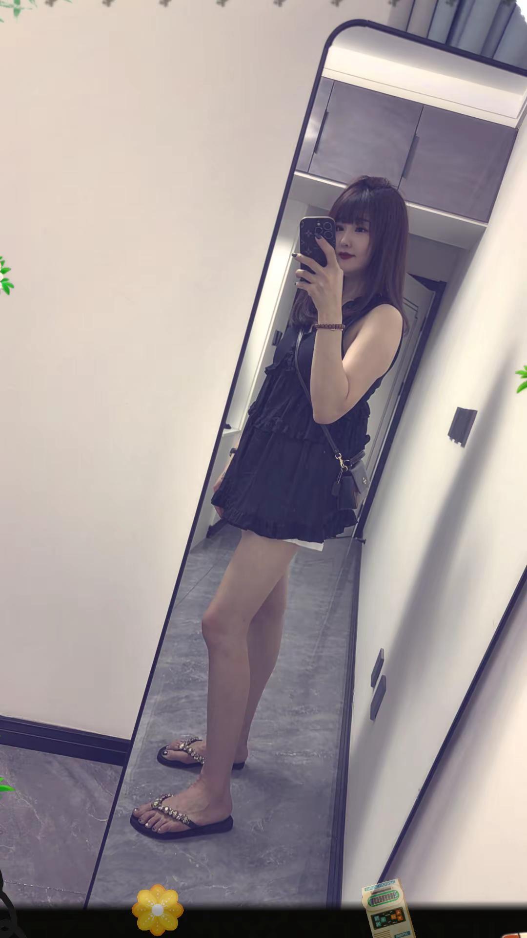 “漂亮话不生根，实在事最养人，        喜欢有结果的事 和说话算数的人”黑