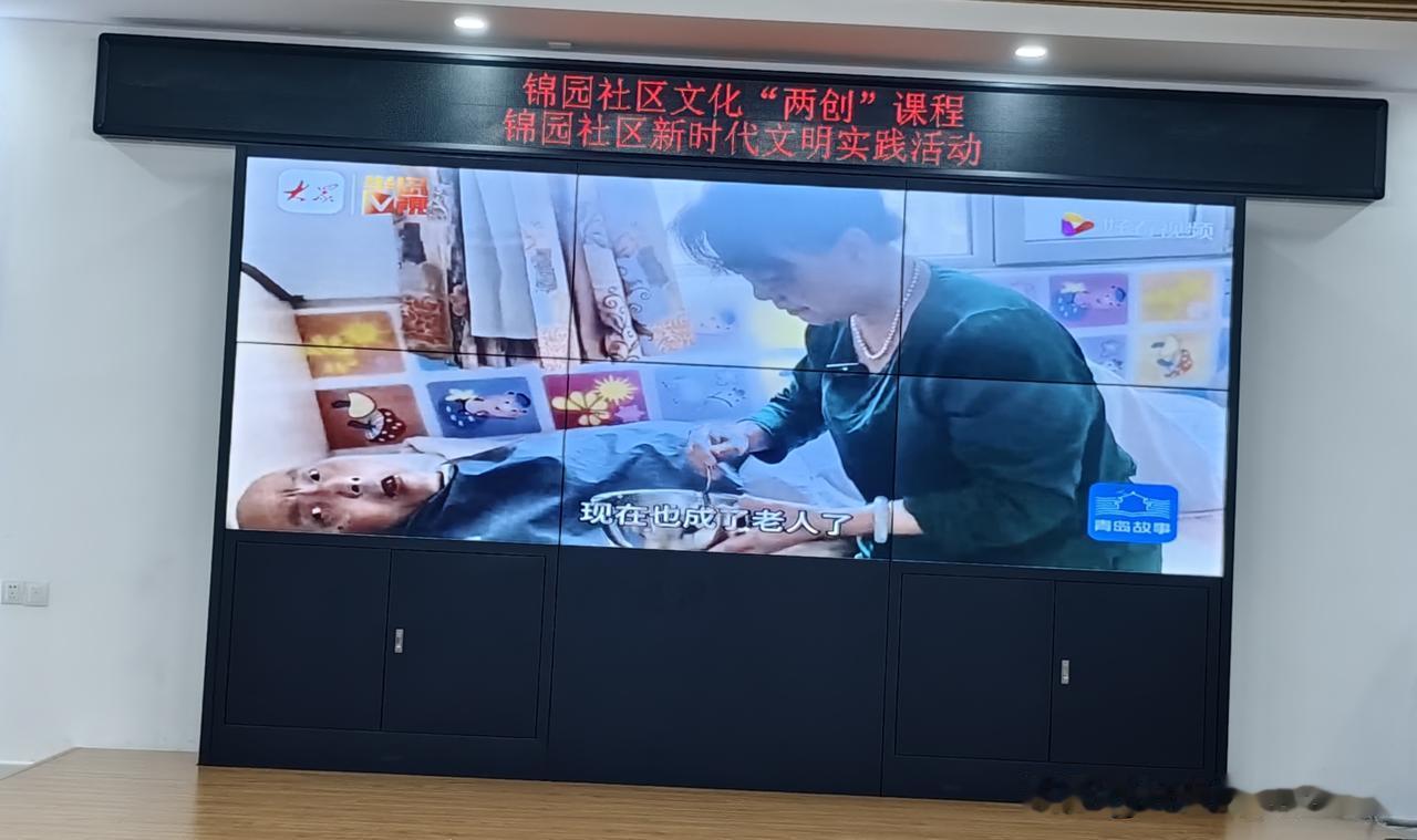 青岛张婷一家获评全国道德模范，这份荣誉真的实至名归。36年不离不弃，她用半生坚守
