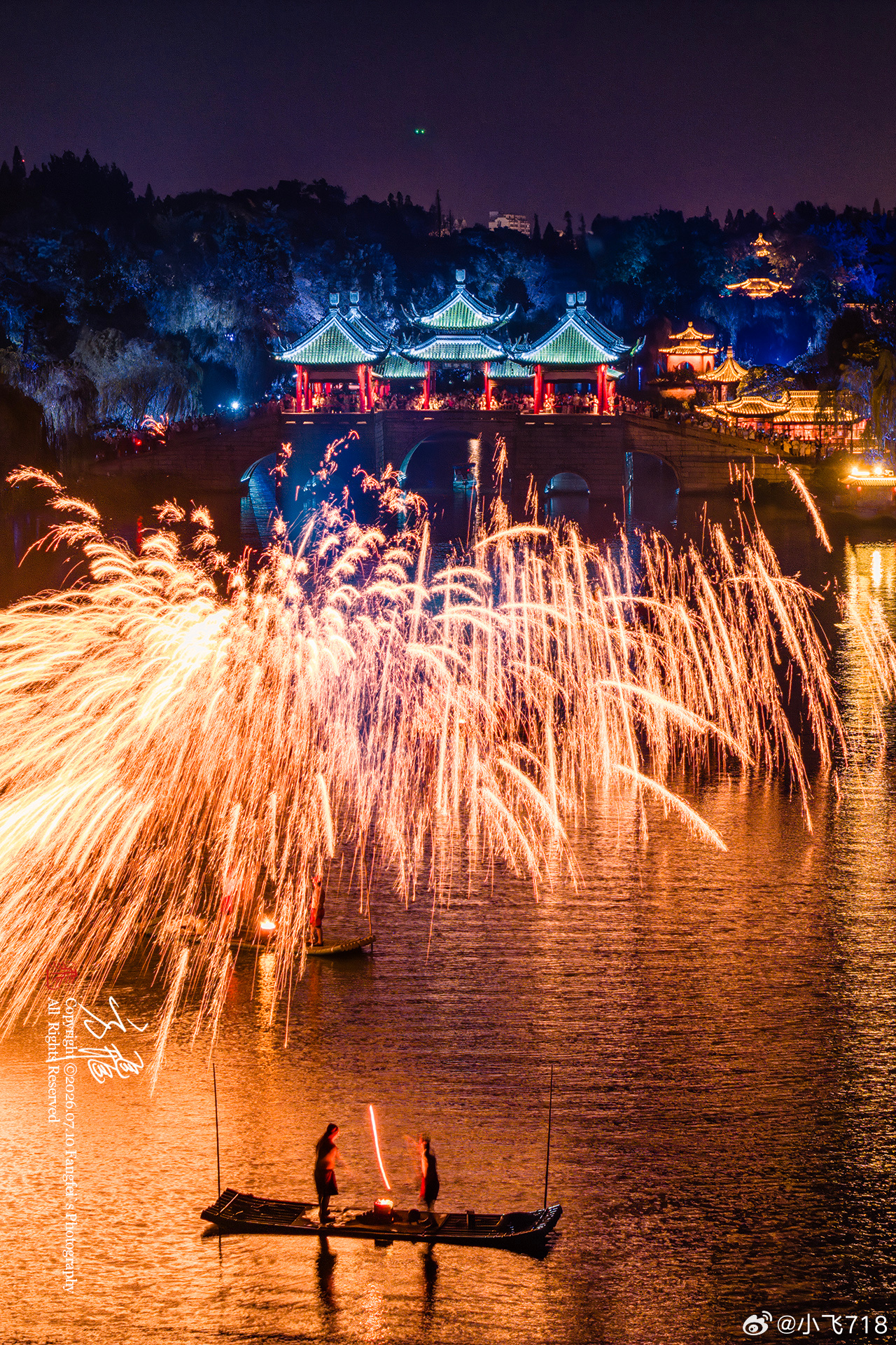 水上游龙揽尽瘦西湖二分明月夜瘦西湖五亭桥水域迎来全网刷屏的“水上游龙”与“非遗铁
