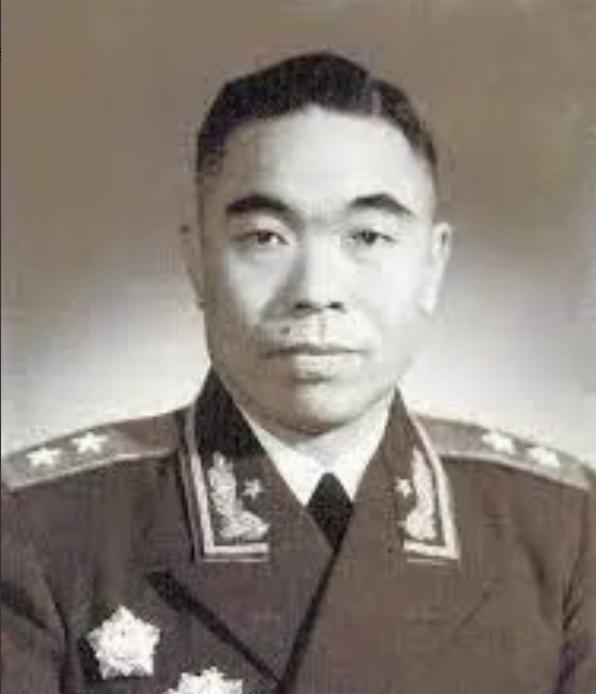 1951年彭老总急匆匆的赶到汉城北岸，却发现五十军已经快被打没了，军长曾泽生对此