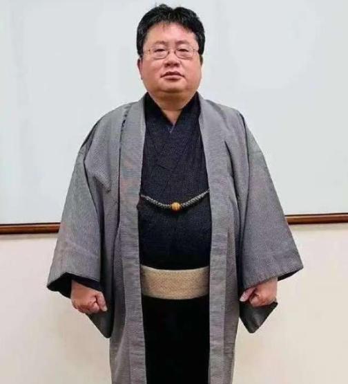 高市早苗疯狂反华，背后竟是两个中国败类在出谋划策？为高市早苗出谋划策的两个中国败