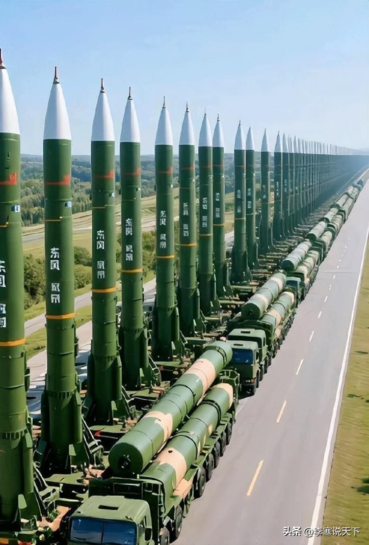 东部战区：“全时竖立”，随时能战！

近日，在东部战区某地导部队阵地上，一幕罕见