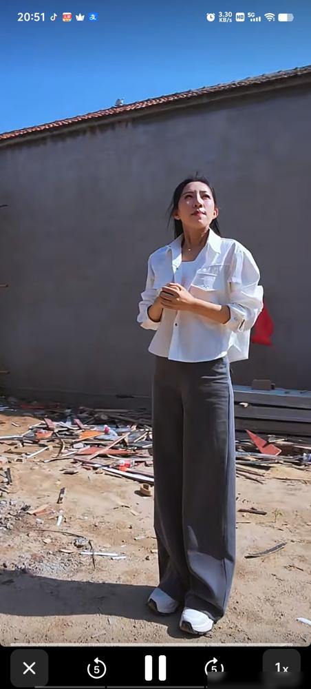 你敢信？那个给爹盖别墅的麦小登，当年差点被她爹逼着辍学去打工，亲戚凑钱才让她上了