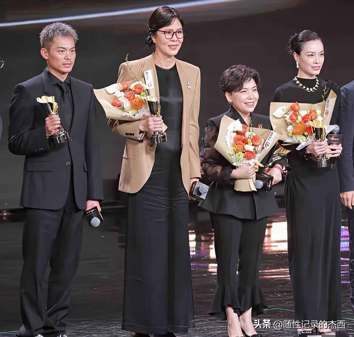 个子不高的这位才是最有名的一个，她为人低调不张扬，性格好，为体育事业做出了不少的