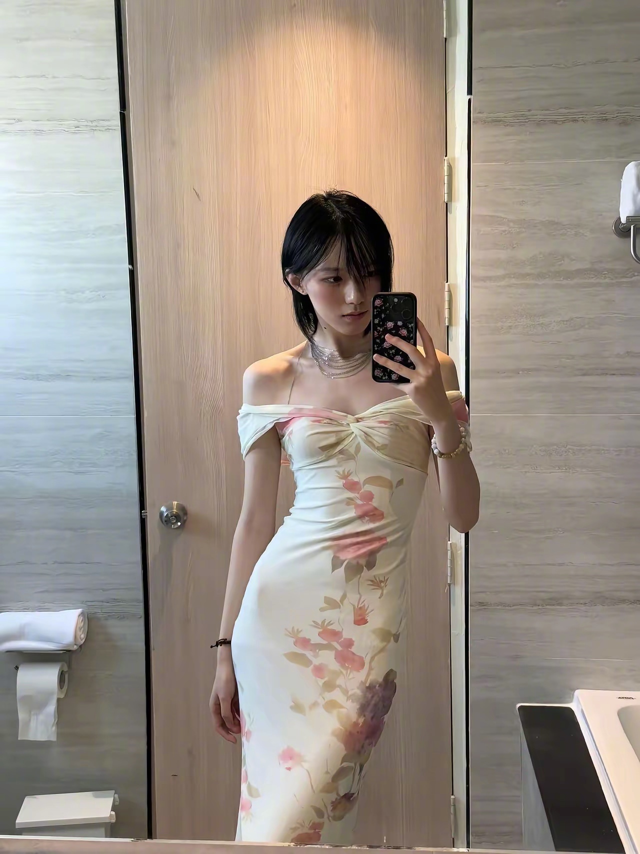 一万块钱，你会买华为还是苹果？ 