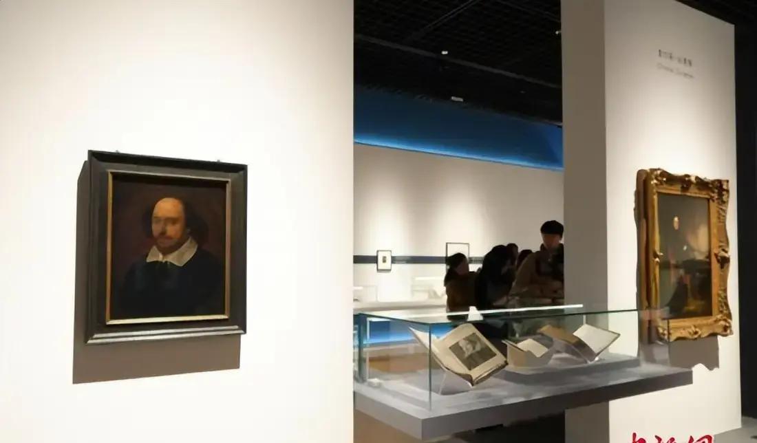 3月17日上海东馆，一幅莎士比亚生前唯一肖像突然现身中国大陆，旁边放着全球仅剩2