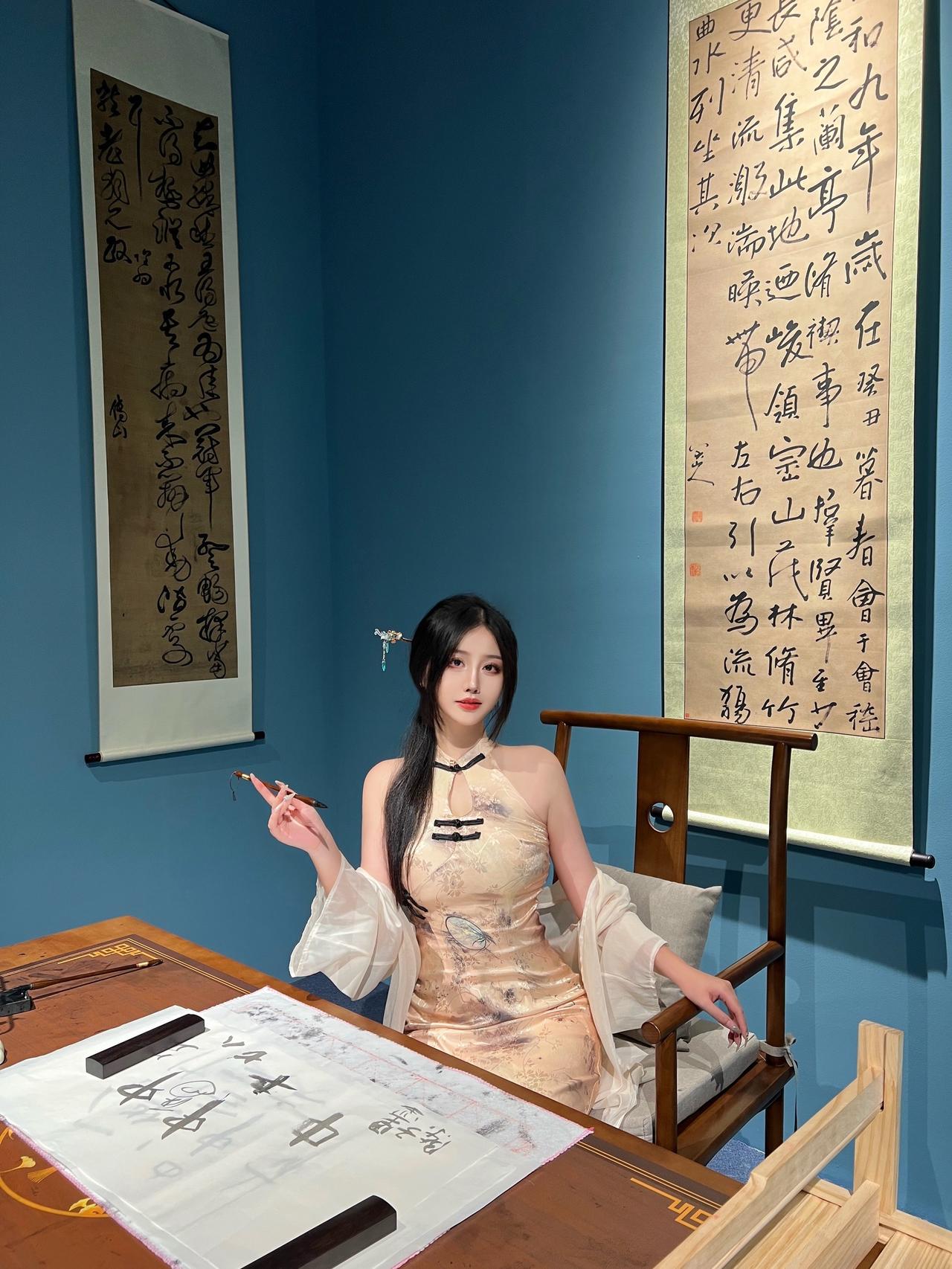 东方美学古韵之旅 | 京师万象图
旗袍 武汉看展 京师万象图