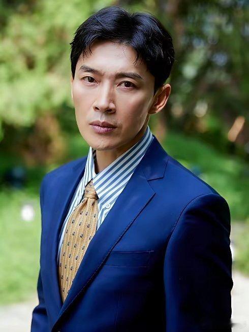 电视剧《八千里路云和月》里的“叔叔”真多张云魁——王阳，48岁，上戏孟万福——黄