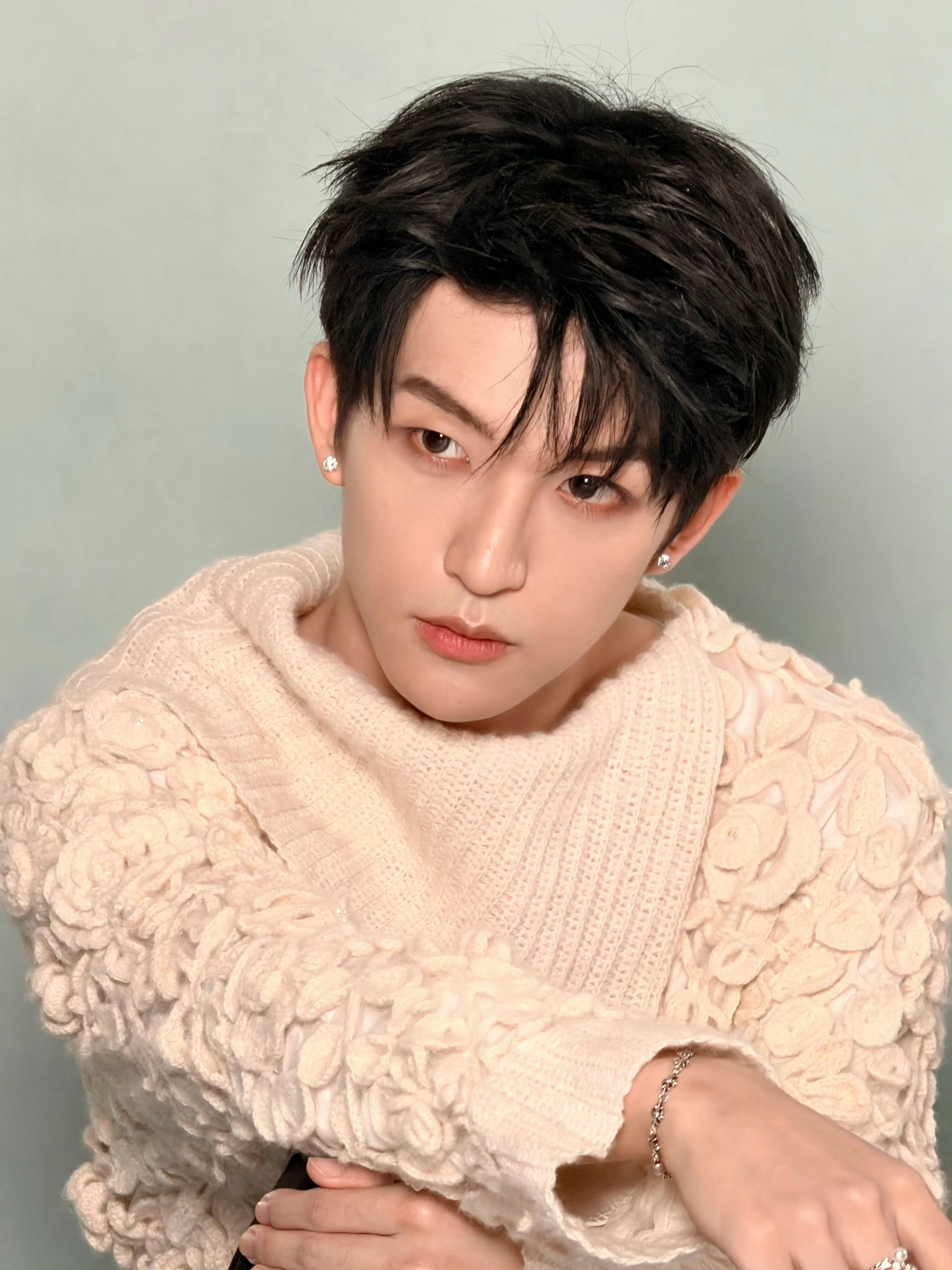 黄子弘凡鸟巢演唱会定档谁都敢说这个黄子弘凡太争气了，开到鸟巢来了！一步一步走向更