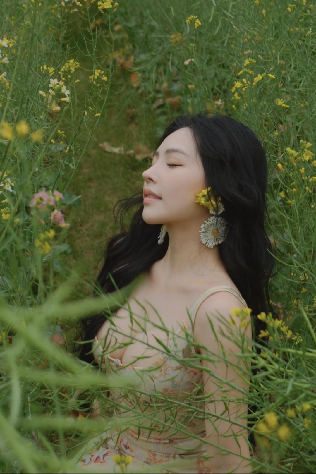 不努力，难道真的很快乐吗？
写真人像摄影 御姐