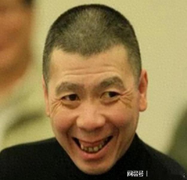 凤凰新闻【徐帆回应，冯小刚与养女特殊关系引争议】一部电影，两场风波，三十年婚姻。