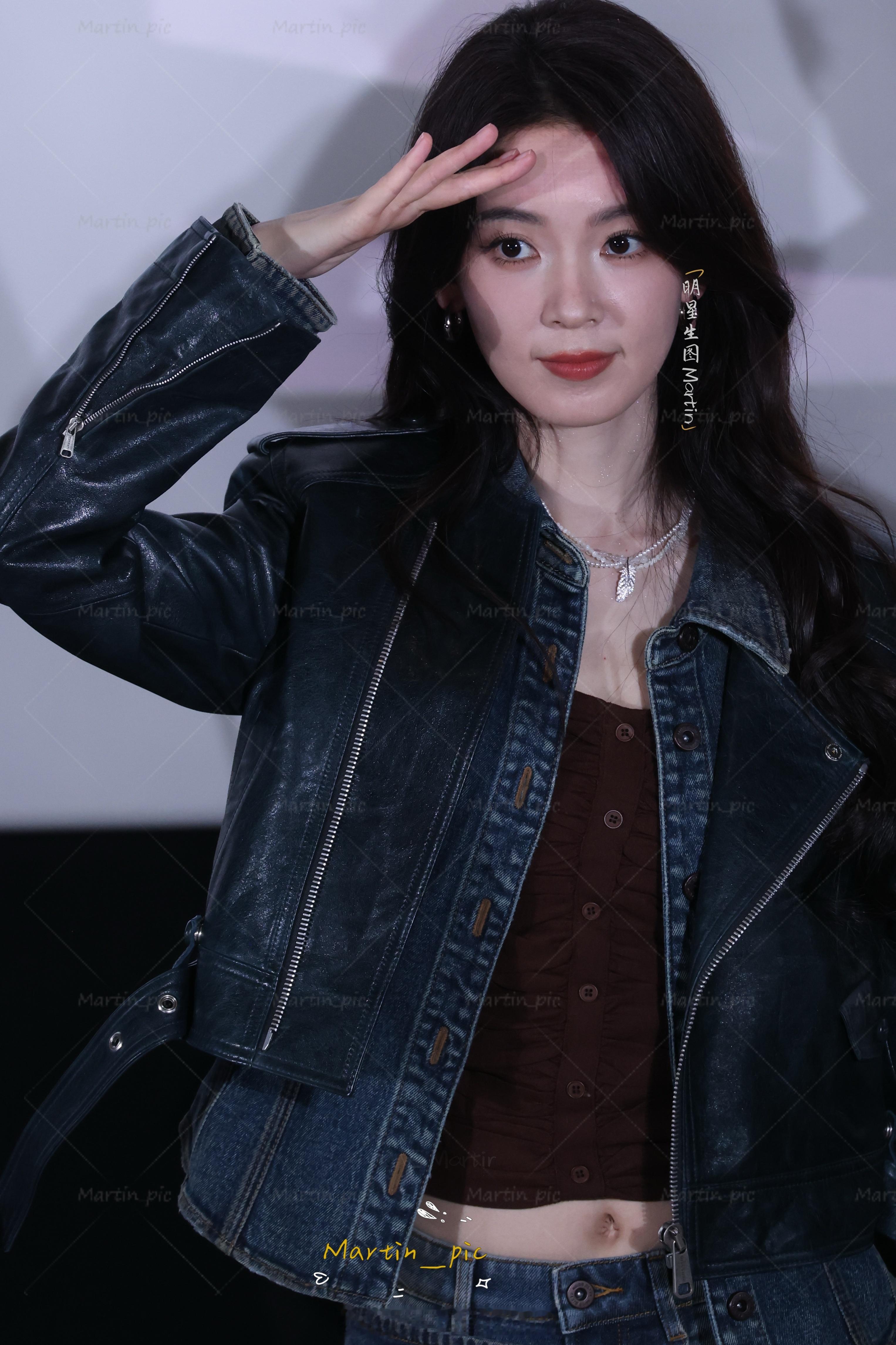 陈瑶[超话] 陈瑶水龙吟追剧团生图牛仔瑶妹太帅啦[好爱哦][好爱哦]让我康康是谁