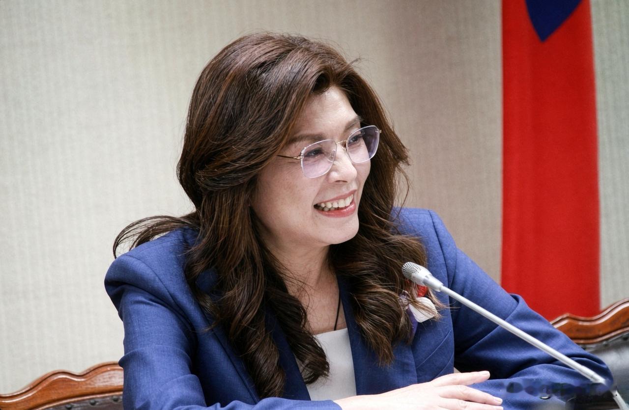 郑丽文在一场研讨会说，民进党就像土匪，只会抹黑、造谣，唯恐天下不乱！
据中评社报
