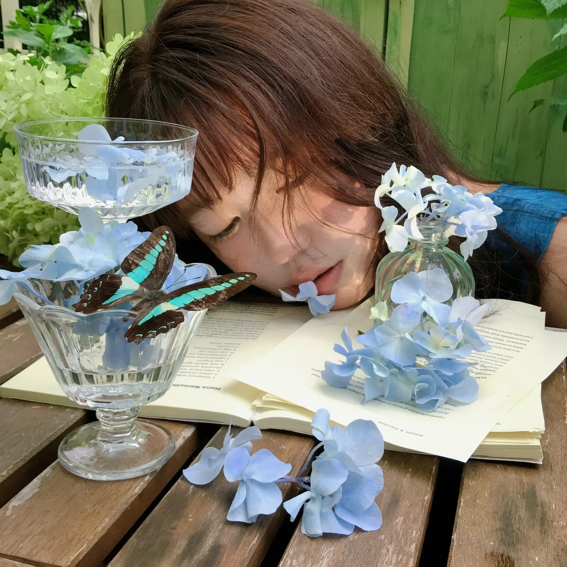 你是细腻水雾钩织的无尽夏。