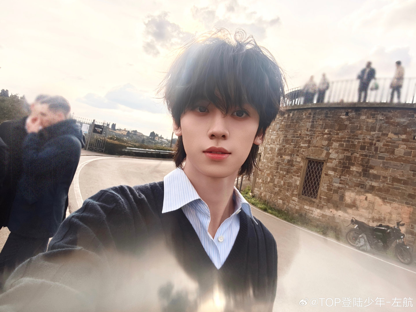 TOP登陆少年演我精神状态 左航这就是传说中的“奶茶脑袋”吗？