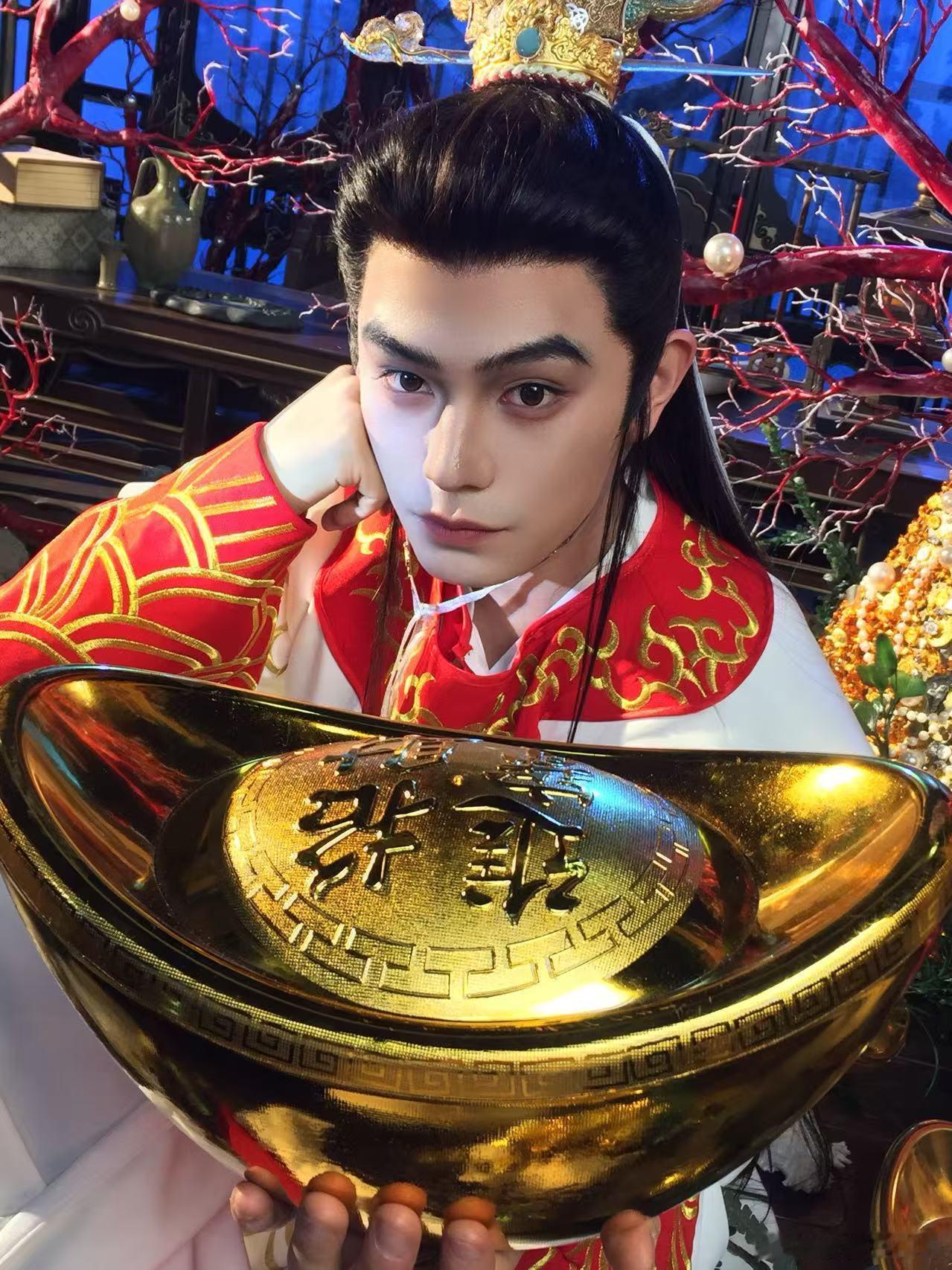 丁禹兮cos白龙马好帅 一眼沦陷的程度！丁禹兮的白龙马英气潇洒，完美呈现出角色最