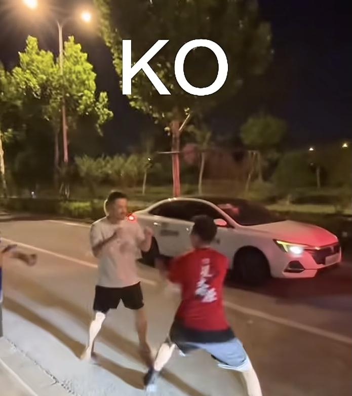 双方的属性
一文一武
不等互击结果
赢的进去反思几天
输的倒地装死片刻
