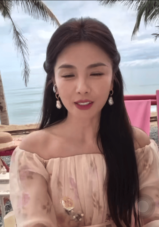 刘涛海边直播 咱们超美的涛姐跑到海边直播去啦！一看到涛姐那张脸，我就忍不住疯狂尖