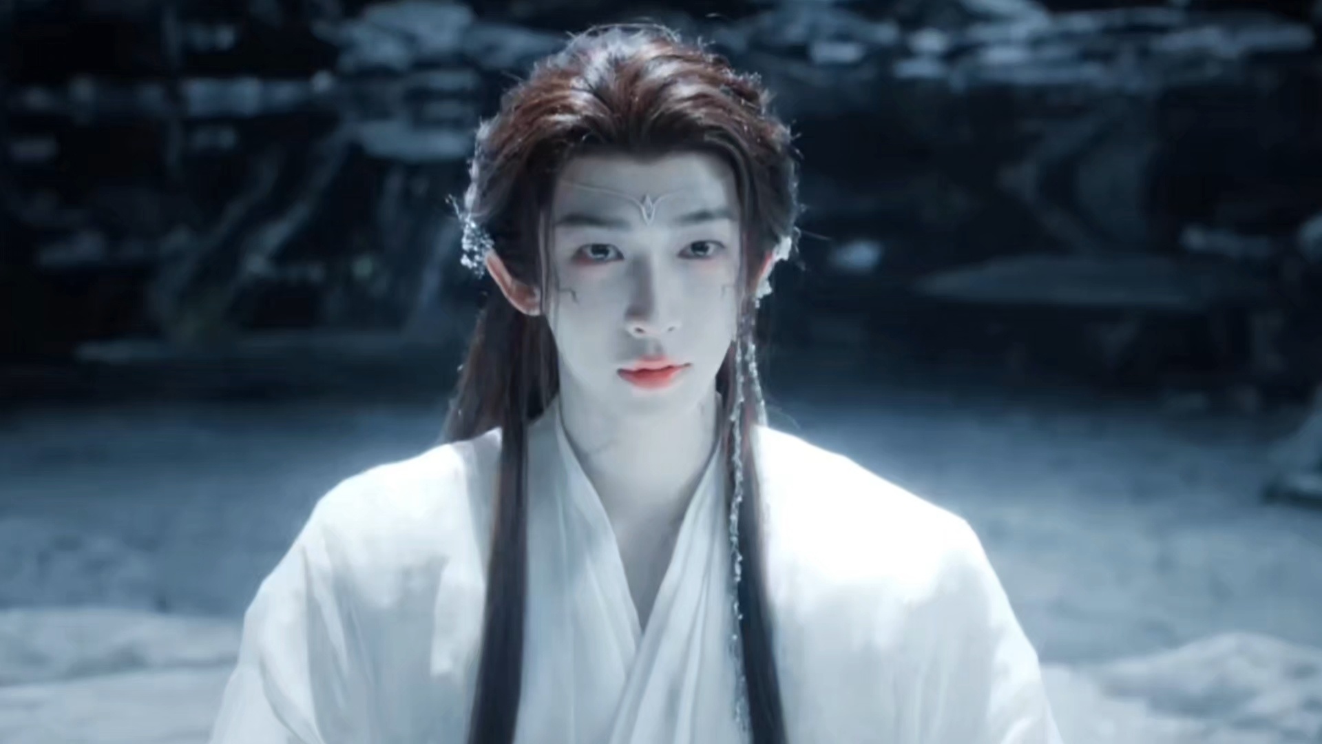 月鳞绮纪天地大人真的好灵动好懵懂。把"天地间最赤诚的灵石"那种初生懵懂感拿捏得好