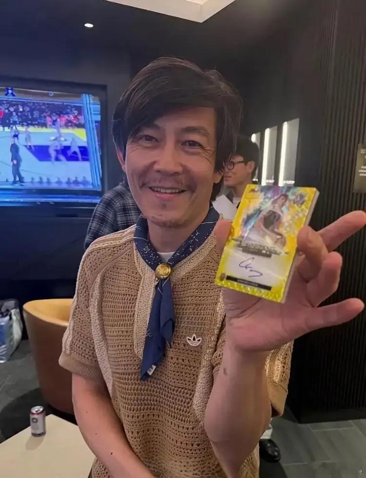 谁能告诉我，这到底是哪位眼熟的大叔？当年的少年感去哪了？