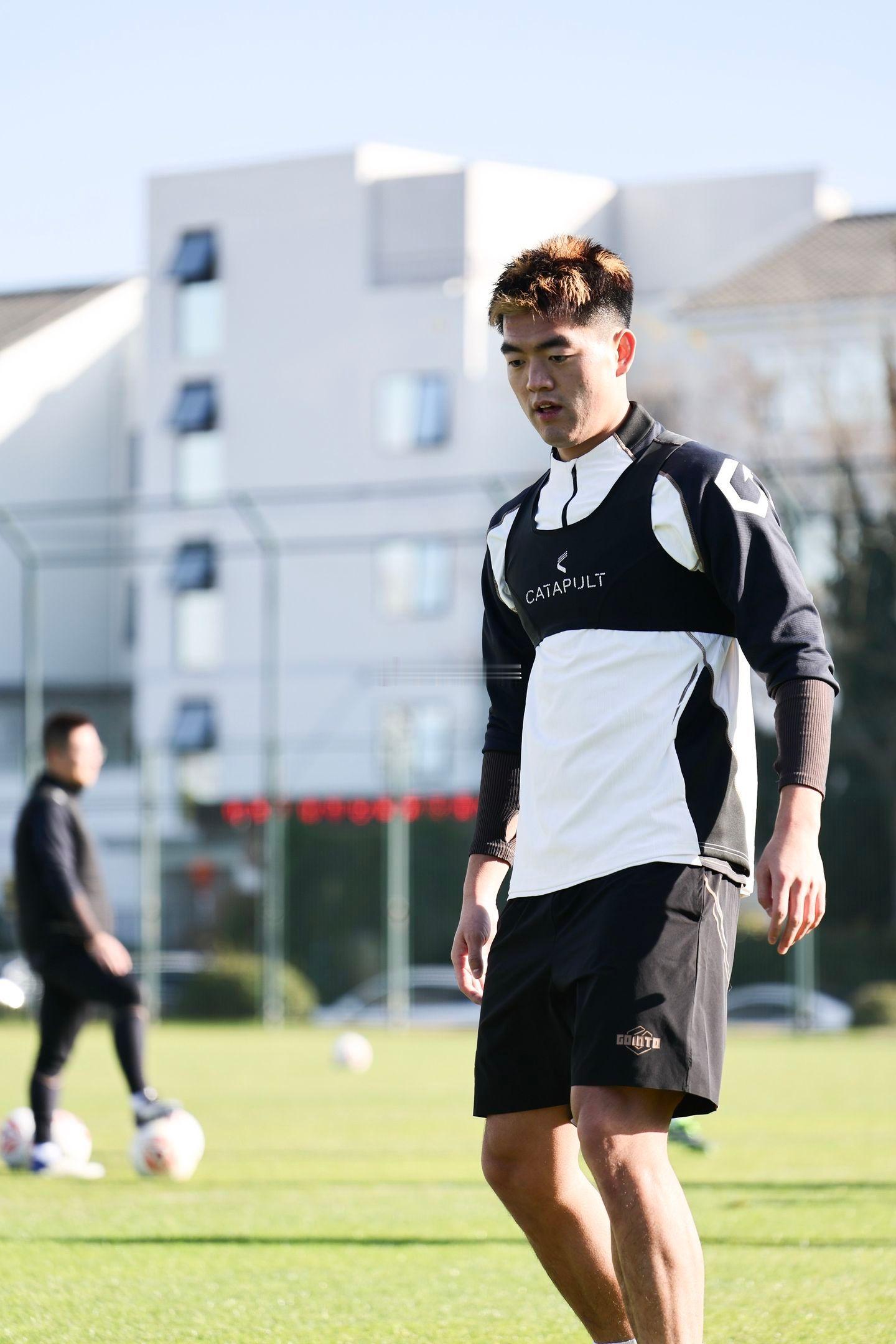 北京国安北京国安 梁少文更新社交媒体：快“ 2026 开工⚽️💪！” 