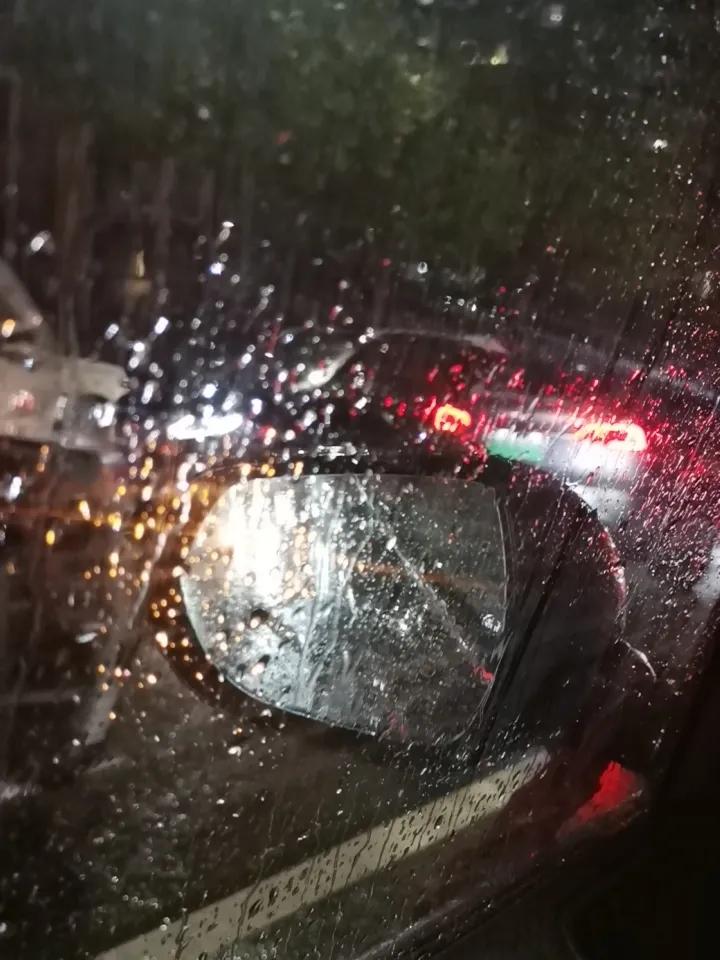 股市大跌，机构耍榴芒。

今天股市大跌，下跌4800家，上涨600家，最主要的是