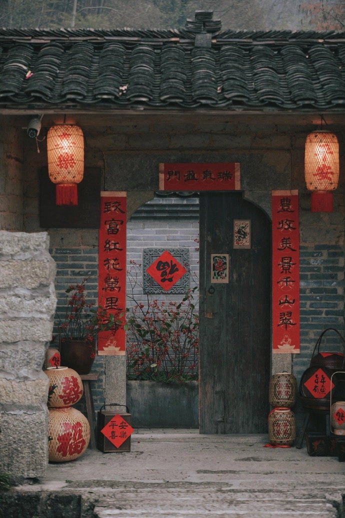 今年就到此为止吧，明年会更加努力的热爱生活。要走好多好多路，见许多许多人，品尝各