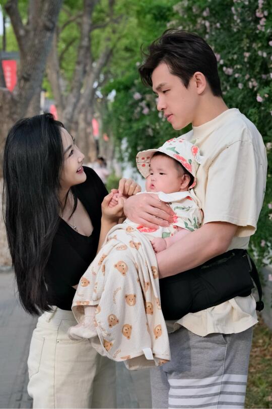 一家三口合照❤️爱是形容词 形容我们