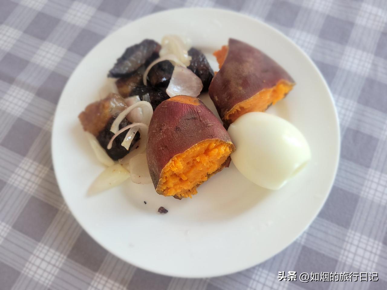 今早上称量，体重是116.2斤。昨天没少吃，但是体重也没有反弹，这是三餐中碳水占