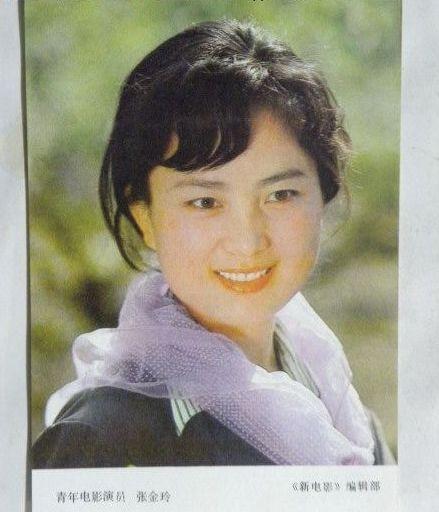 著名演员张金玲：前夫徐敏再婚后，带娃嫁富商的她生活状况如何？
在光影变幻的娱乐圈