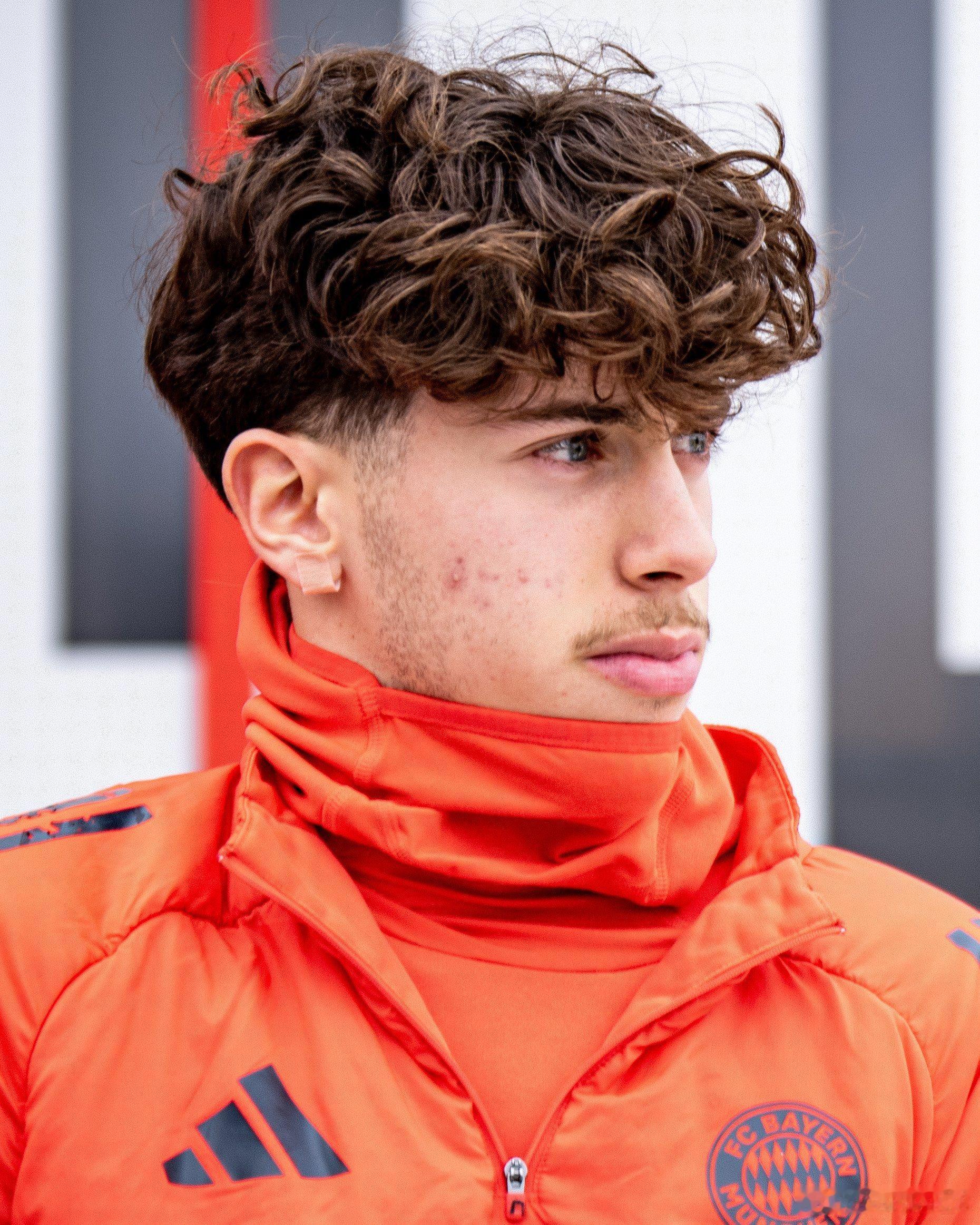 🚨19歲的大衛·桑托斯·戴博爾遭遇肌肉拉傷，將無限期休戰。這位來自坎普斯的葡萄