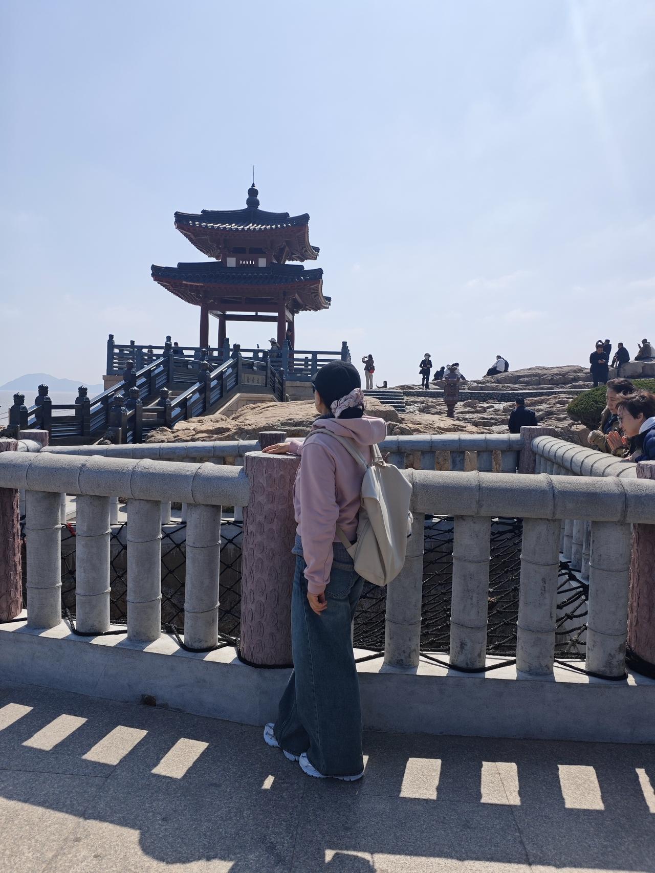 春天万物复苏的季节我来到海天佛国普陀山为我的老爸老妈、婆婆和家人祈求观世音菩萨保