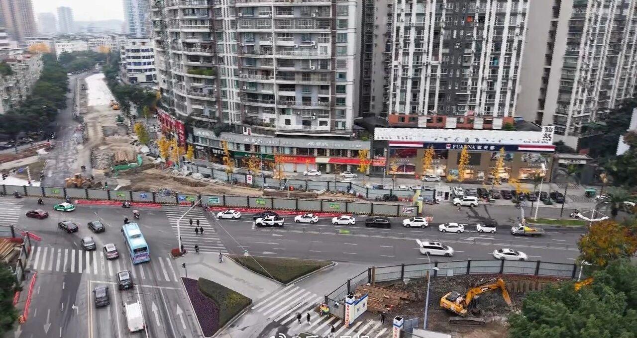 【好消息！12月10日前，乐山城区春华路南段开放通行！】12月3日，记者从乐山市