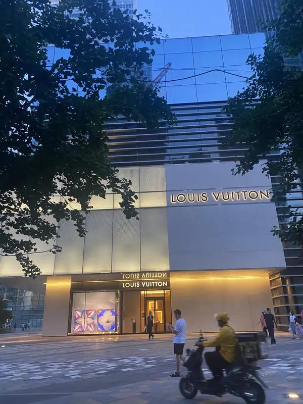 LV诉茉莉奶白胜诉这事闹得沸沸扬扬，多个话题霸占热搜。2026年6月29日，苏州