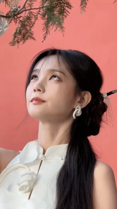 #李一桐新中式闺秀妆# 李一桐就是我最爱的老婆，不接受反驳 ！超美的? ​​​