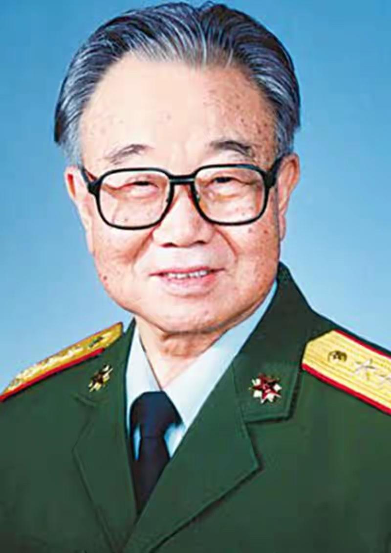 许世友的秘书，58岁升中将，64岁升上将，晚年写书怀念许世友。你知道这个将军是谁