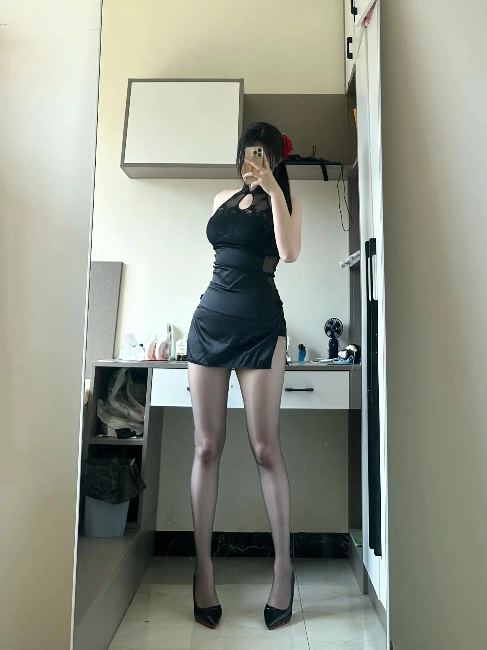 听说这是男生都喜欢的动作 高跟鞋搭配 黑色系穿搭 谁还不是小腰精