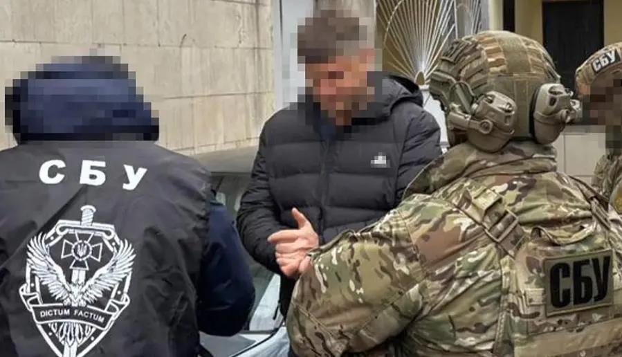 乌克兰逃避动员的行为五花八门，可谓不惜一切代价。对于这些“逃兵”来说，最可靠的逃