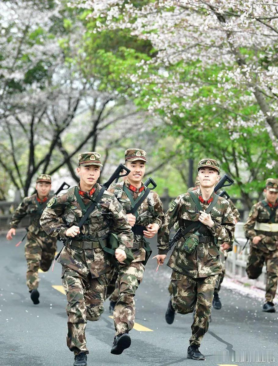 军营毫无疑问是锻炼人的地方，但它不是适合所有人的“万能改造所”，不能把军营神化。
