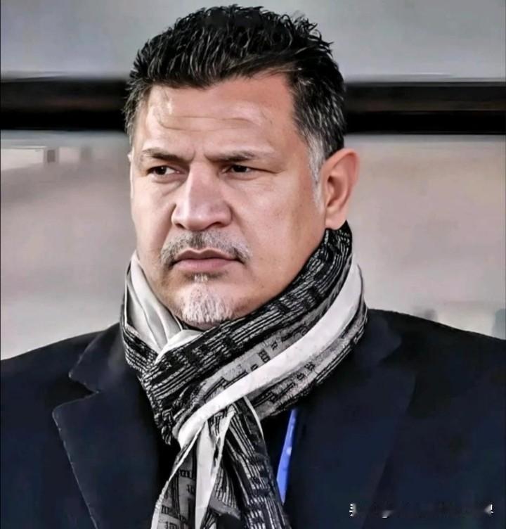 球迷们可记得这位满脸沧桑的伊朗球星的名字吗？说起他过去时的荣耀，那可是在20世纪