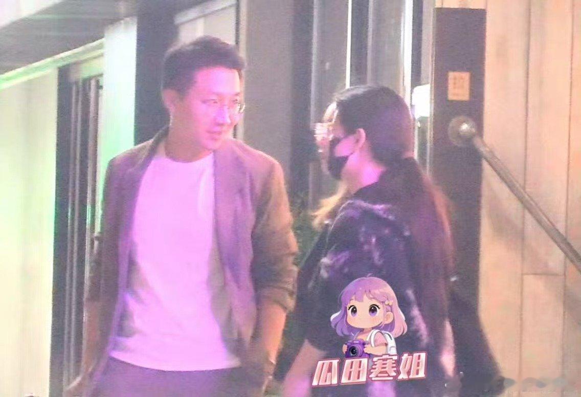 曝单依纯和前老板赵凯聚餐曝单依纯与前老板赵凯聚餐 曝单依纯和前老板赵凯聚餐，这男