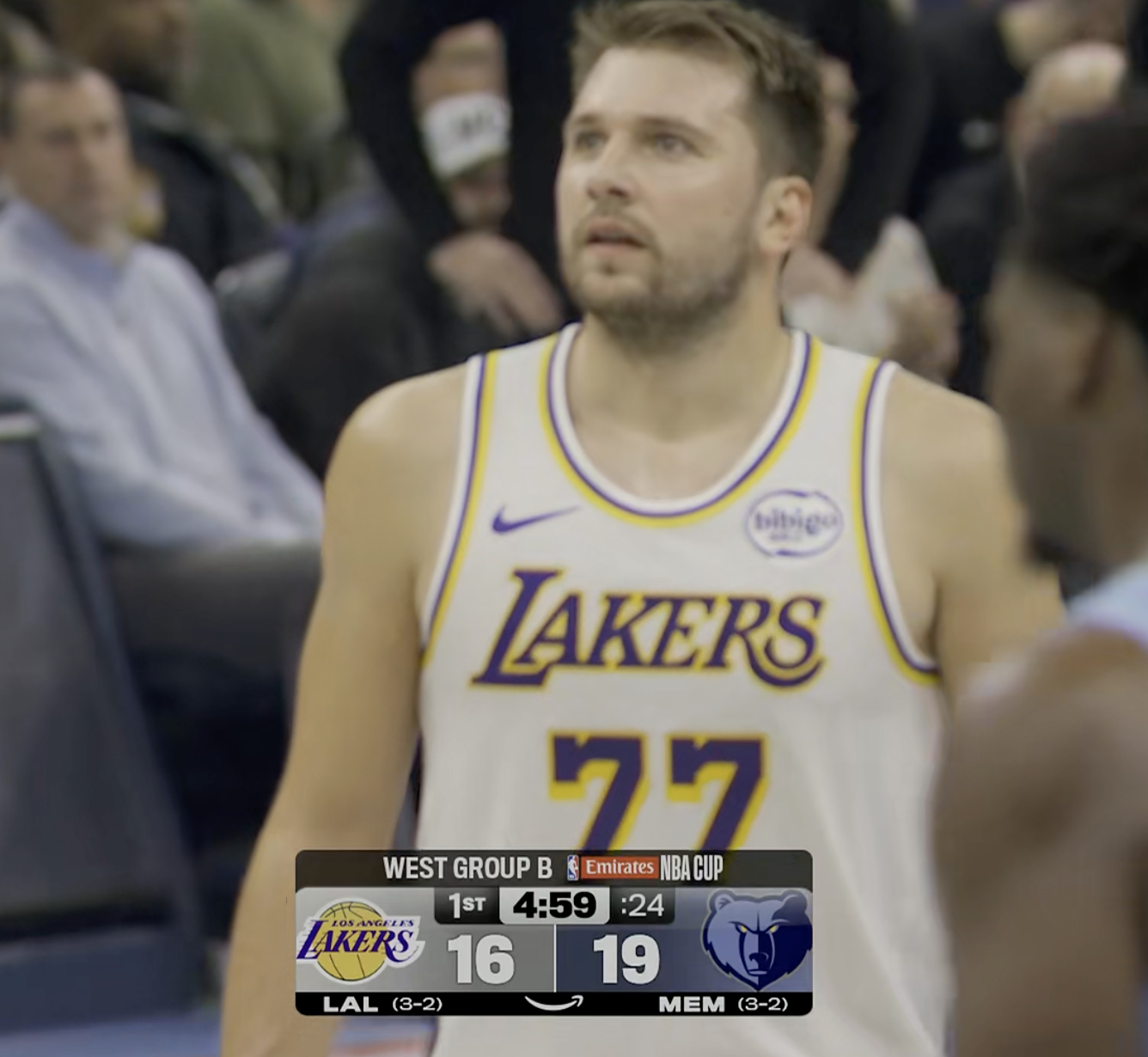 东契奇罕见两罚不中。 ​​​​刚复出，找找手感[并不简单] ​​​