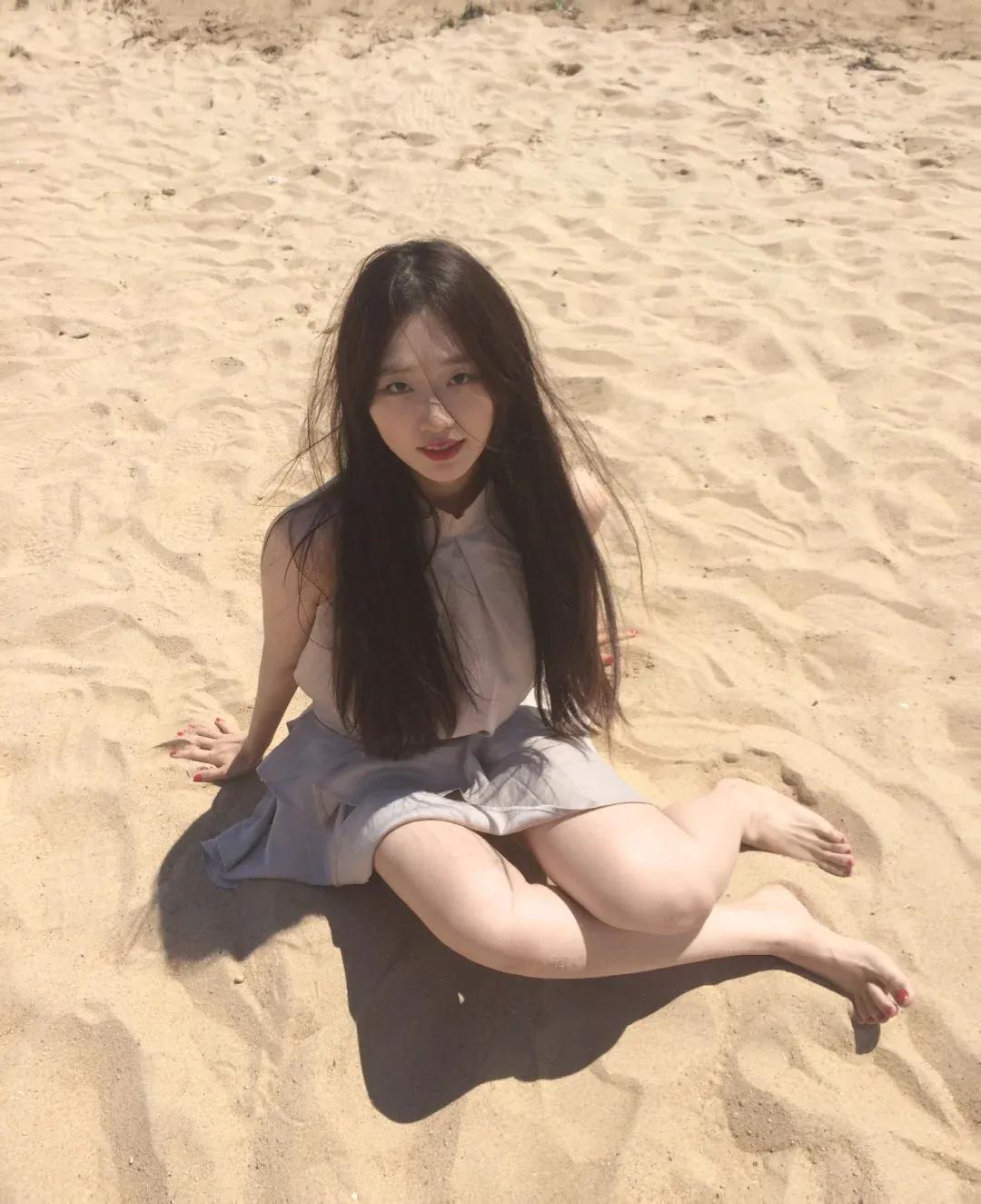 [万柿如意]
如果吻她一下会穷三年，但你愿意吗
[万柿如意]
外卖员的答案

电