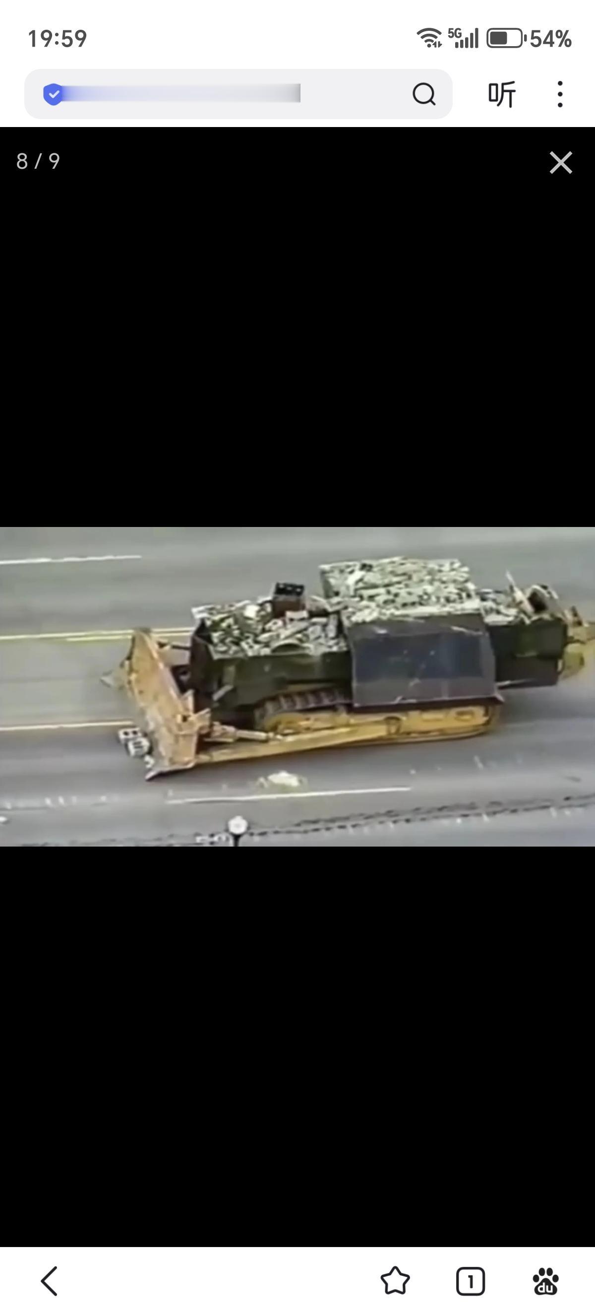 马文·希迈尔的装甲推土机（“KILLDOZER”），他驾驶这辆自制的“坦克”几乎