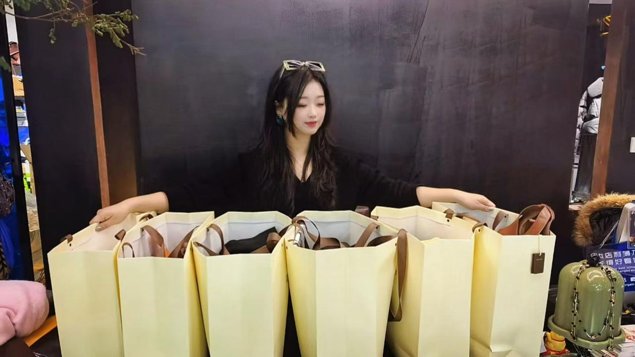 朋友来喝茶聊天，和我聊起了一个人的学识，是装不出来的，要想得到指点，还需要遇到真