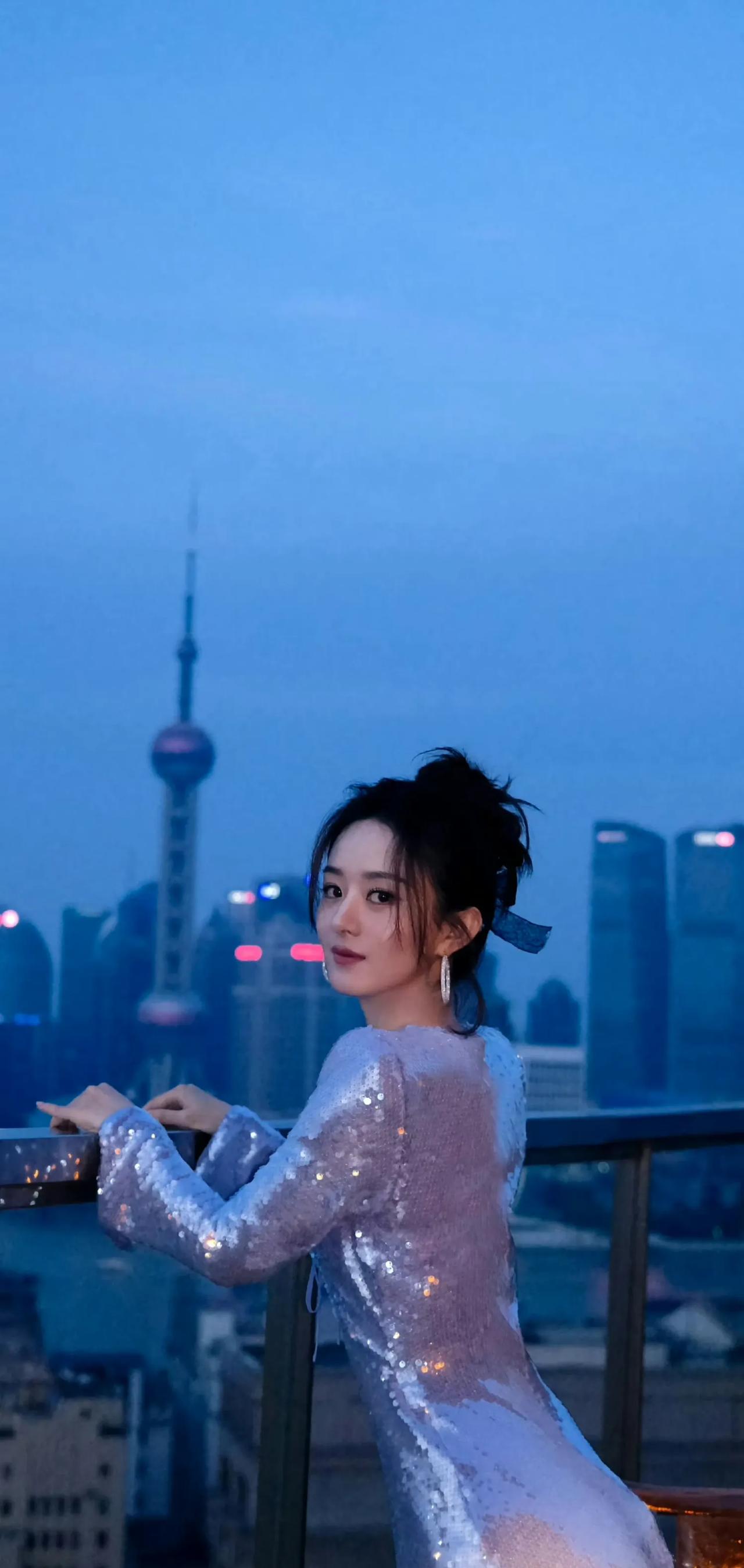 #赵丽颖闪耀迷人小秀好身材#