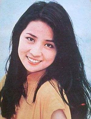 以前不理解林凤娇本身也是白富美，为何在小龙女事件出来后她隐忍着不离婚。现在看来，